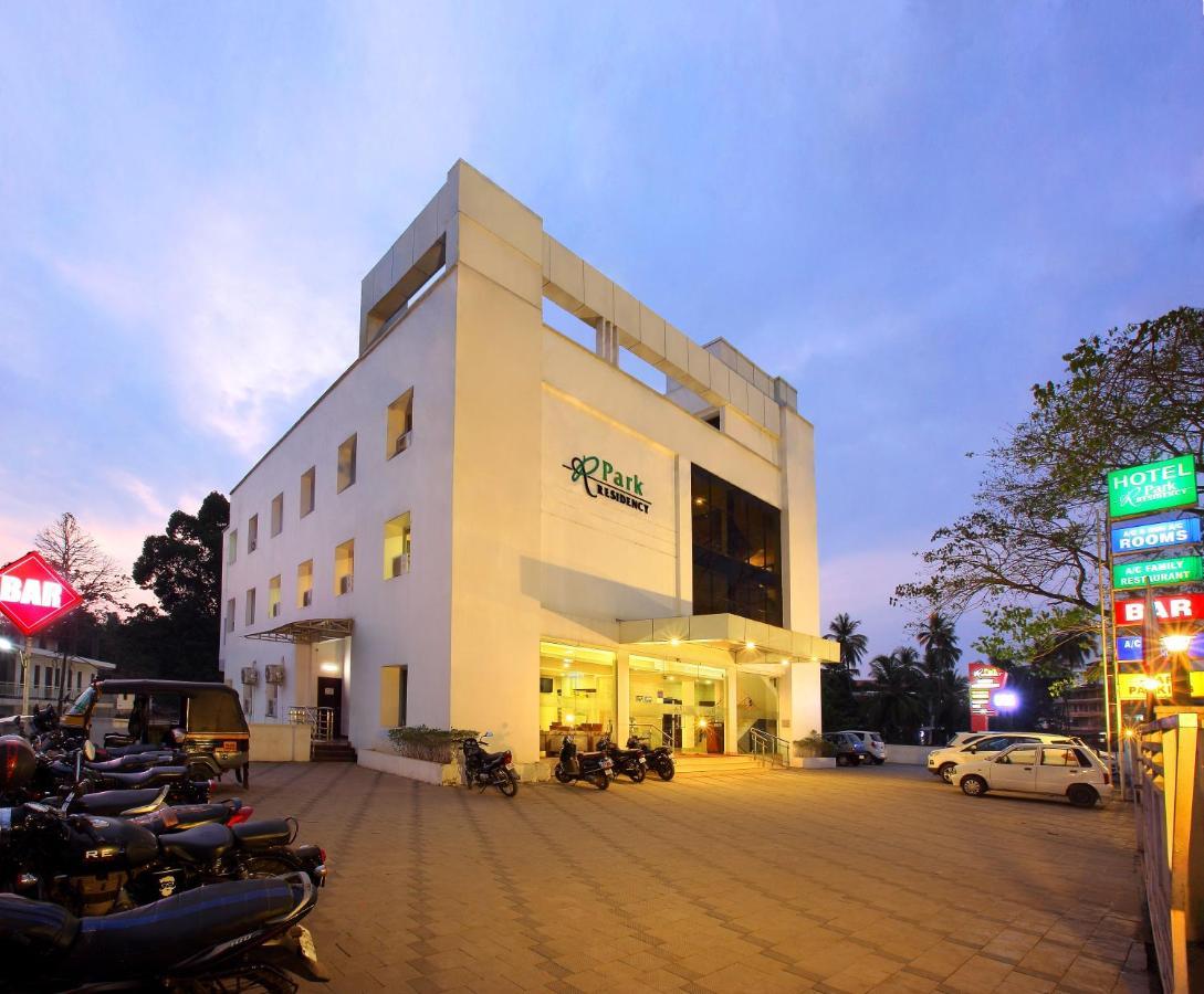 Hotel Park Residency Kuttiyadi Kuttyadi Exterior foto