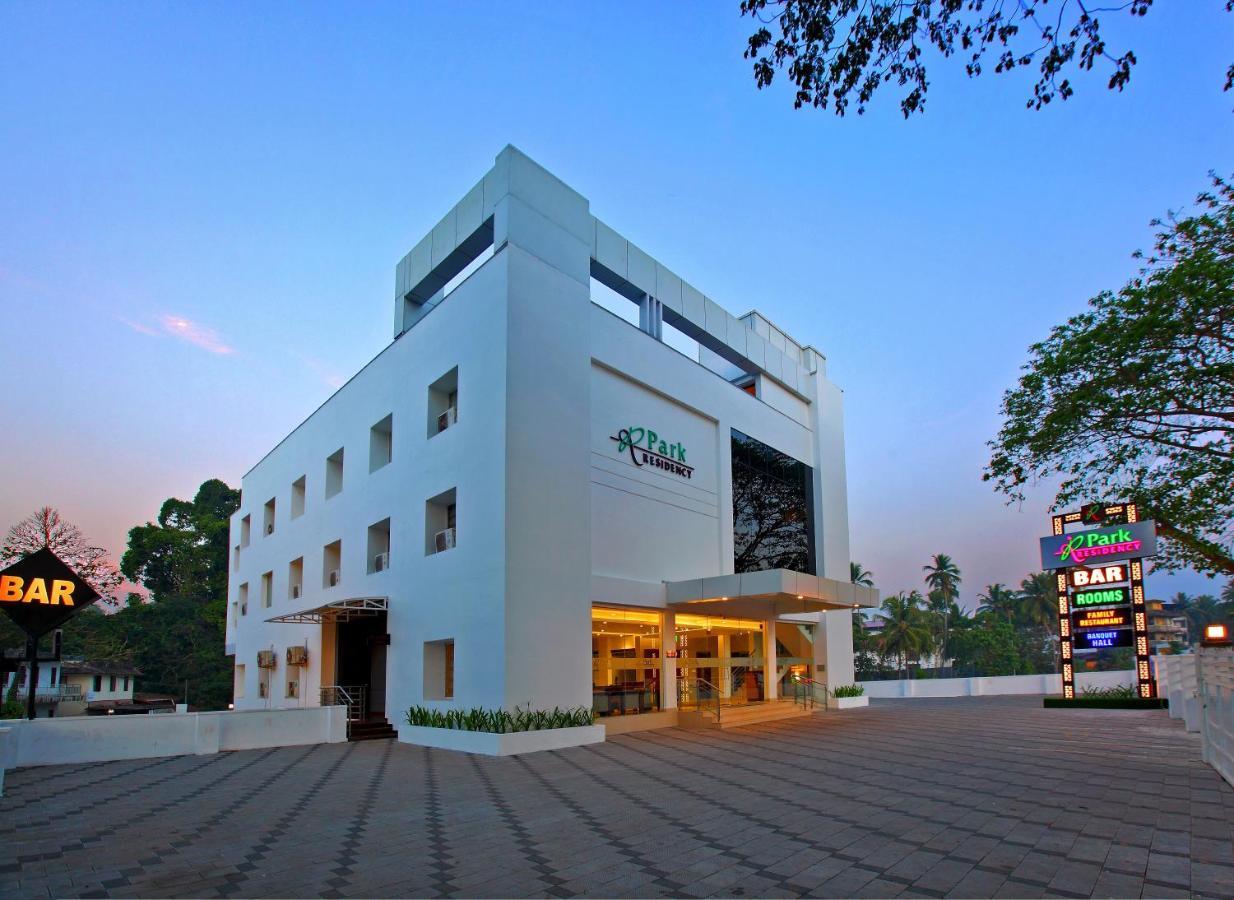 Hotel Park Residency Kuttiyadi Kuttyadi Exterior foto
