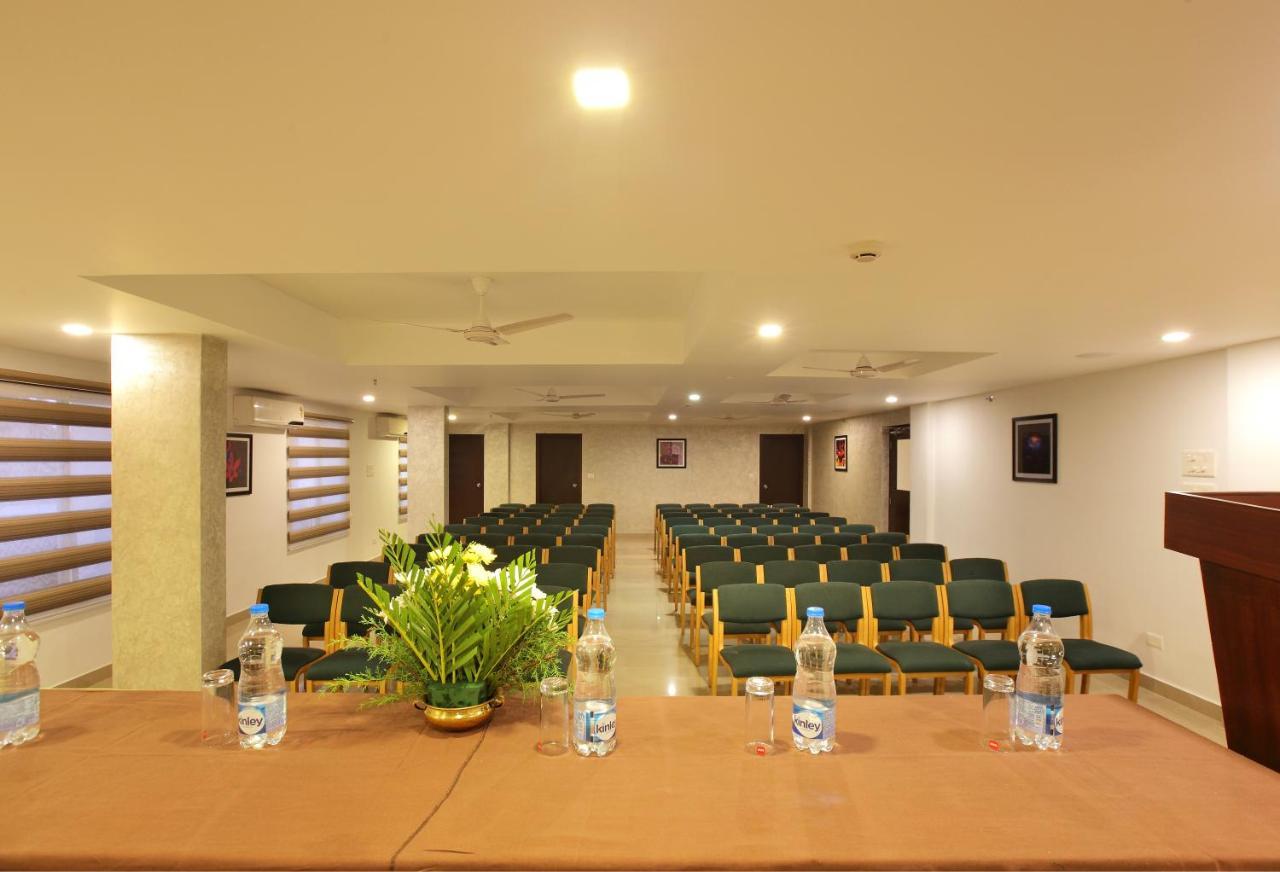 Hotel Park Residency Kuttiyadi Kuttyadi Exterior foto